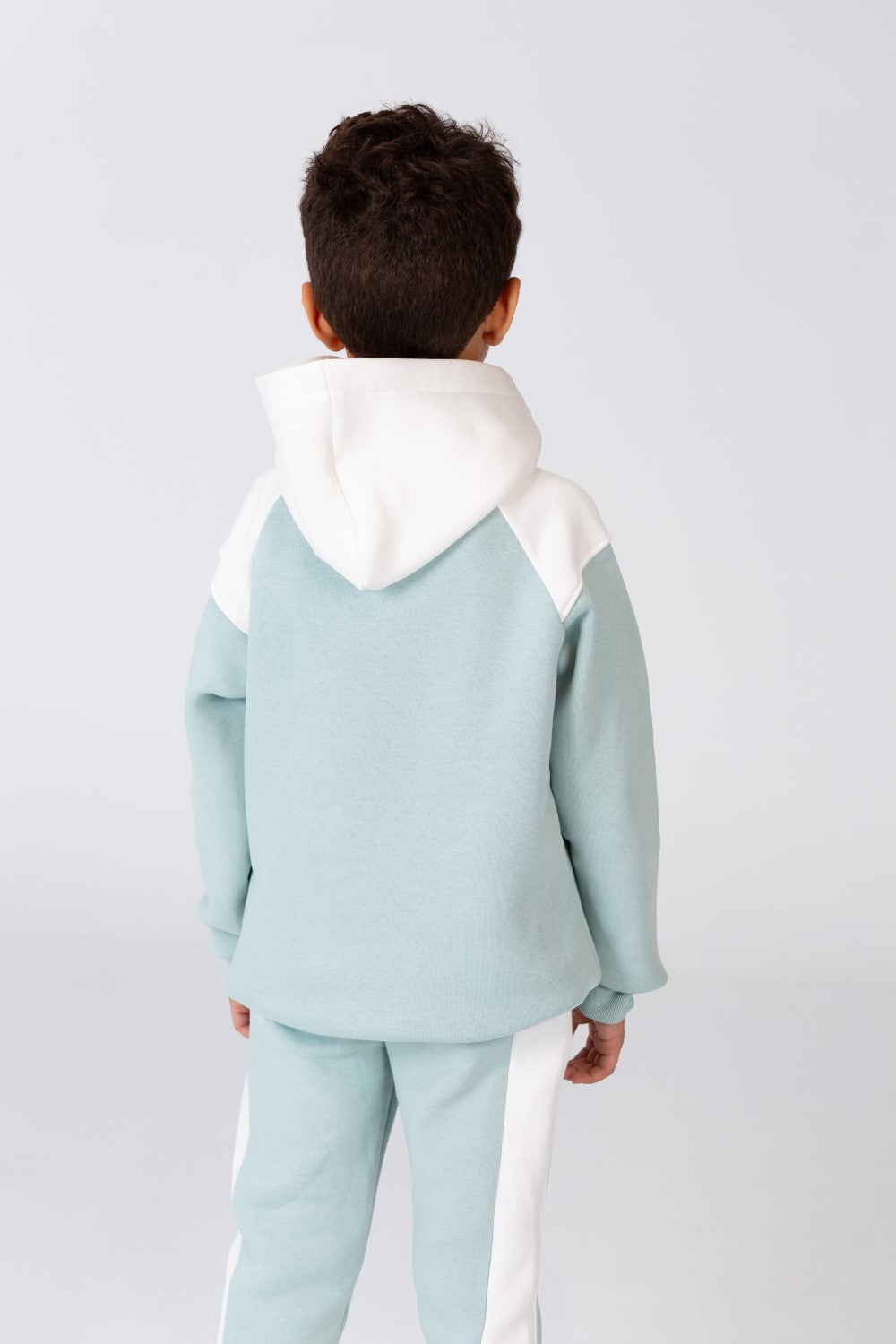 Boy's Winter Training Suit Made Of Two Colors Printed On The Front Made Of Milton Material
