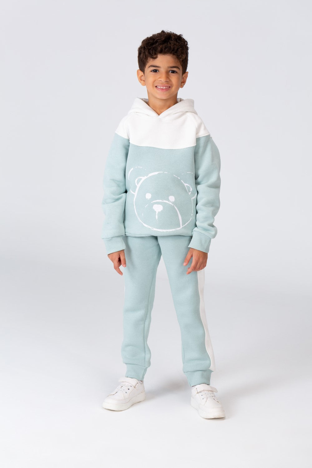 Boy's Winter Training Suit Made Of Two Colors Printed On The Front Made Of Milton Material