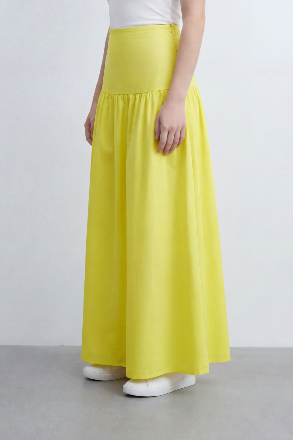 Women’s Tomato Store Sculpted Yoke Maxi Skirt Clean Matte Surface Drop Seam Gathering Builds Soft Volume Natural Crease Finish