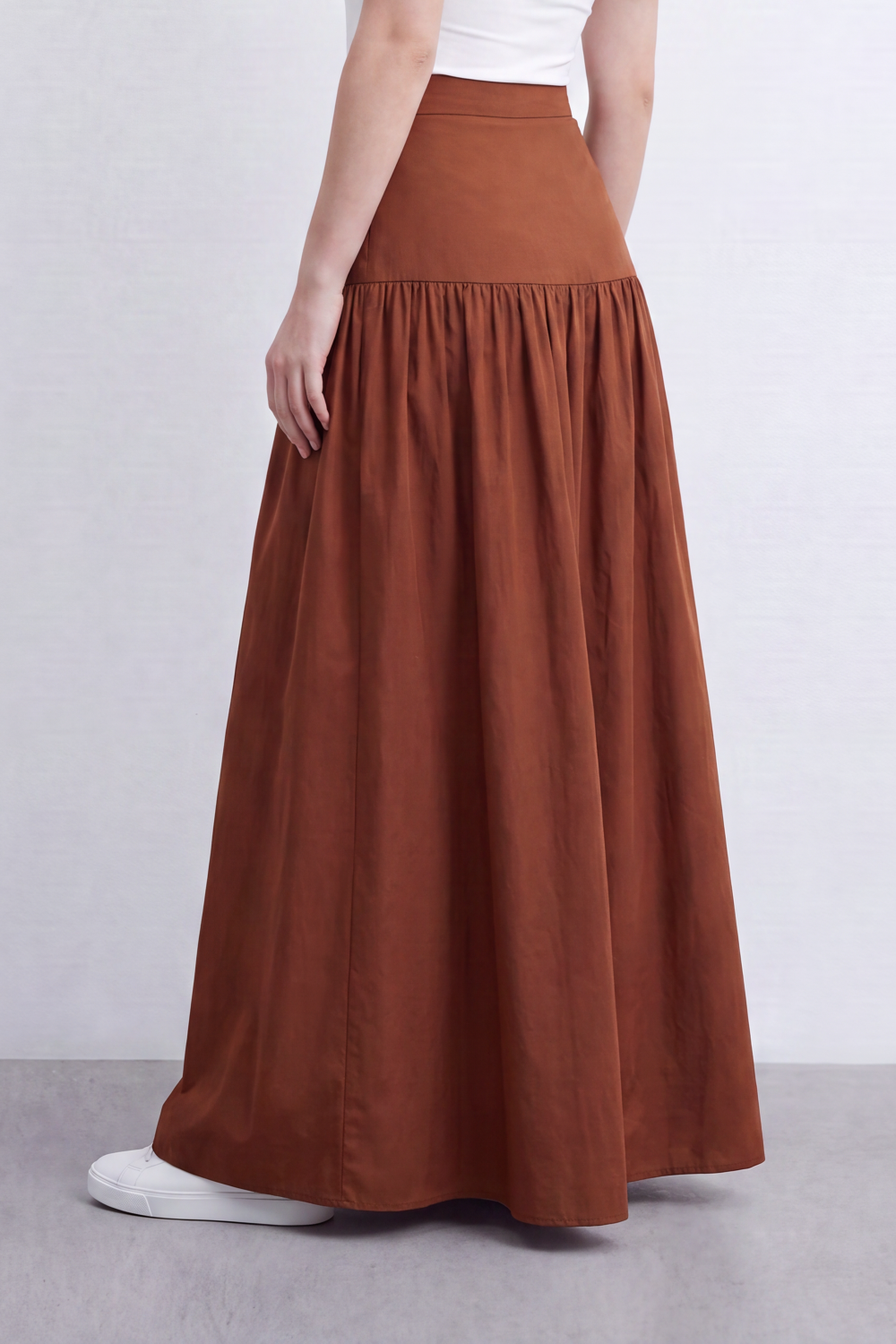 Women’s Tomato Store Sculpted Yoke Maxi Skirt Clean Matte Surface Drop Seam Gathering Builds Soft Volume Natural Crease Finish