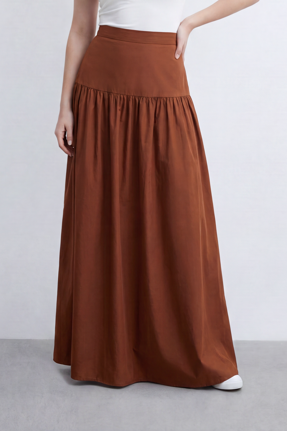 Women’s Tomato Store Sculpted Yoke Maxi Skirt Clean Matte Surface Drop Seam Gathering Builds Soft Volume Natural Crease Finish