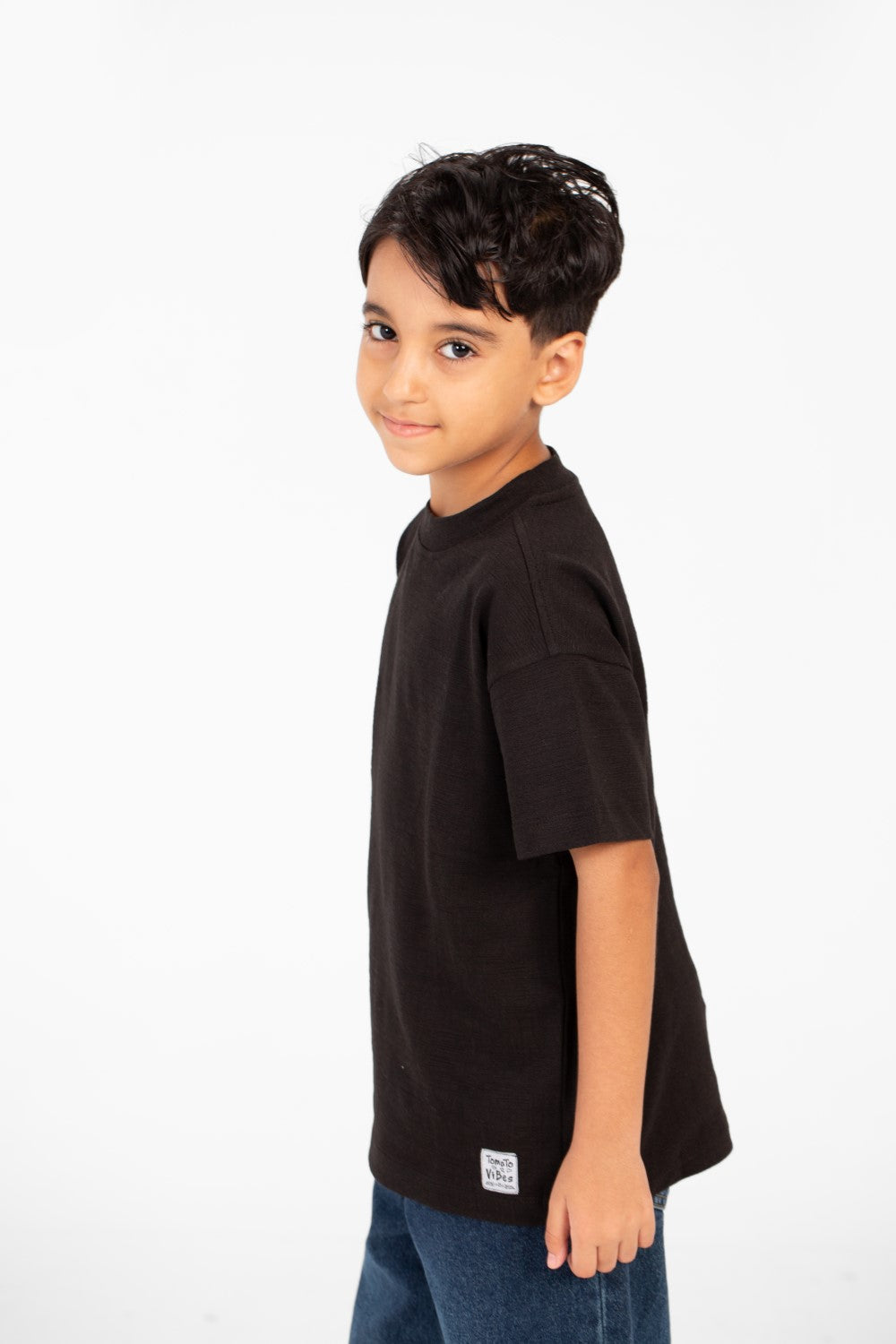 Boy's Basic Round Neck Short Sleeve T-Shirt For Everyday Wear With Unique Details