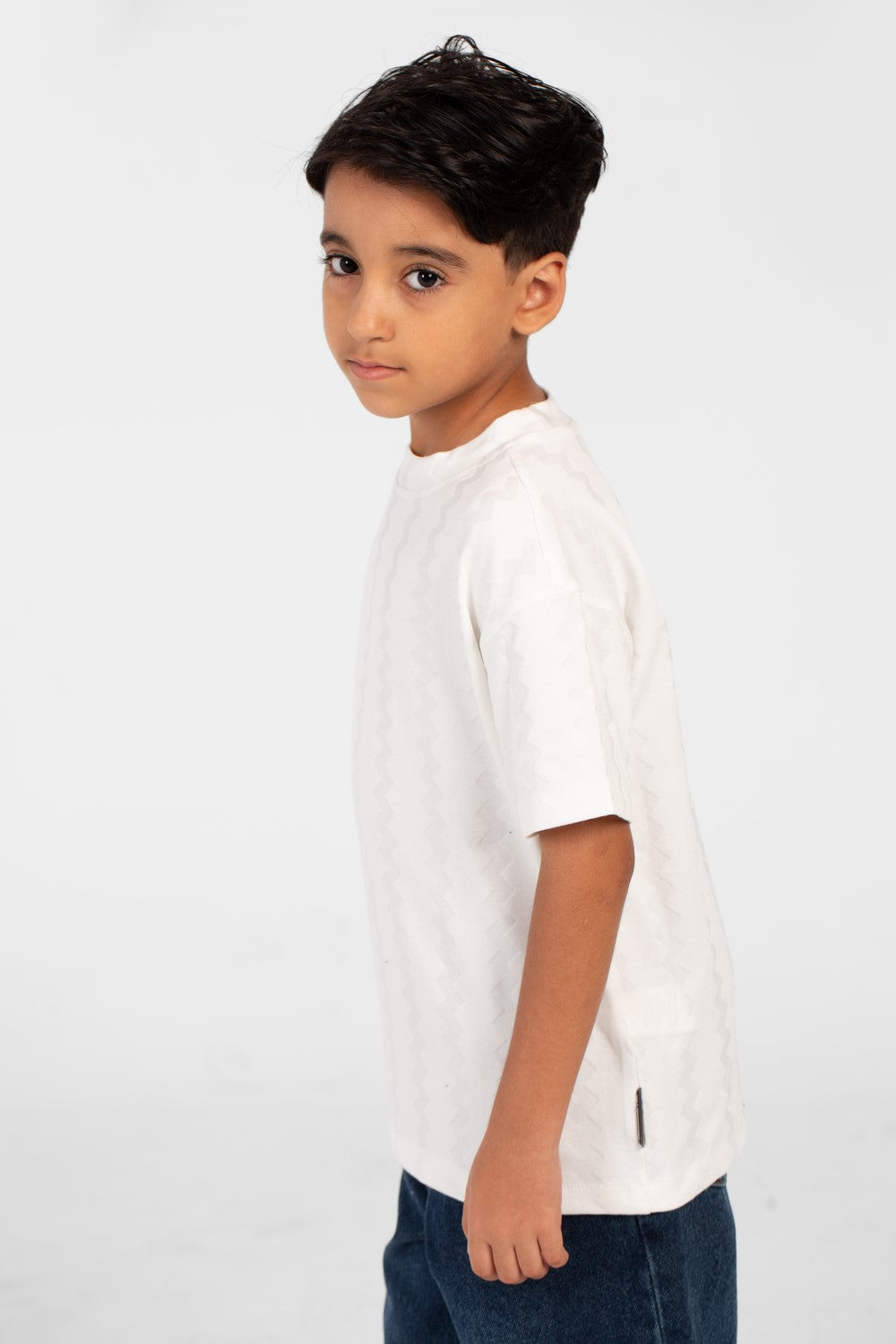 Boy's Basic Round Neck T-Shirt With Modern Design And Short Sleeves