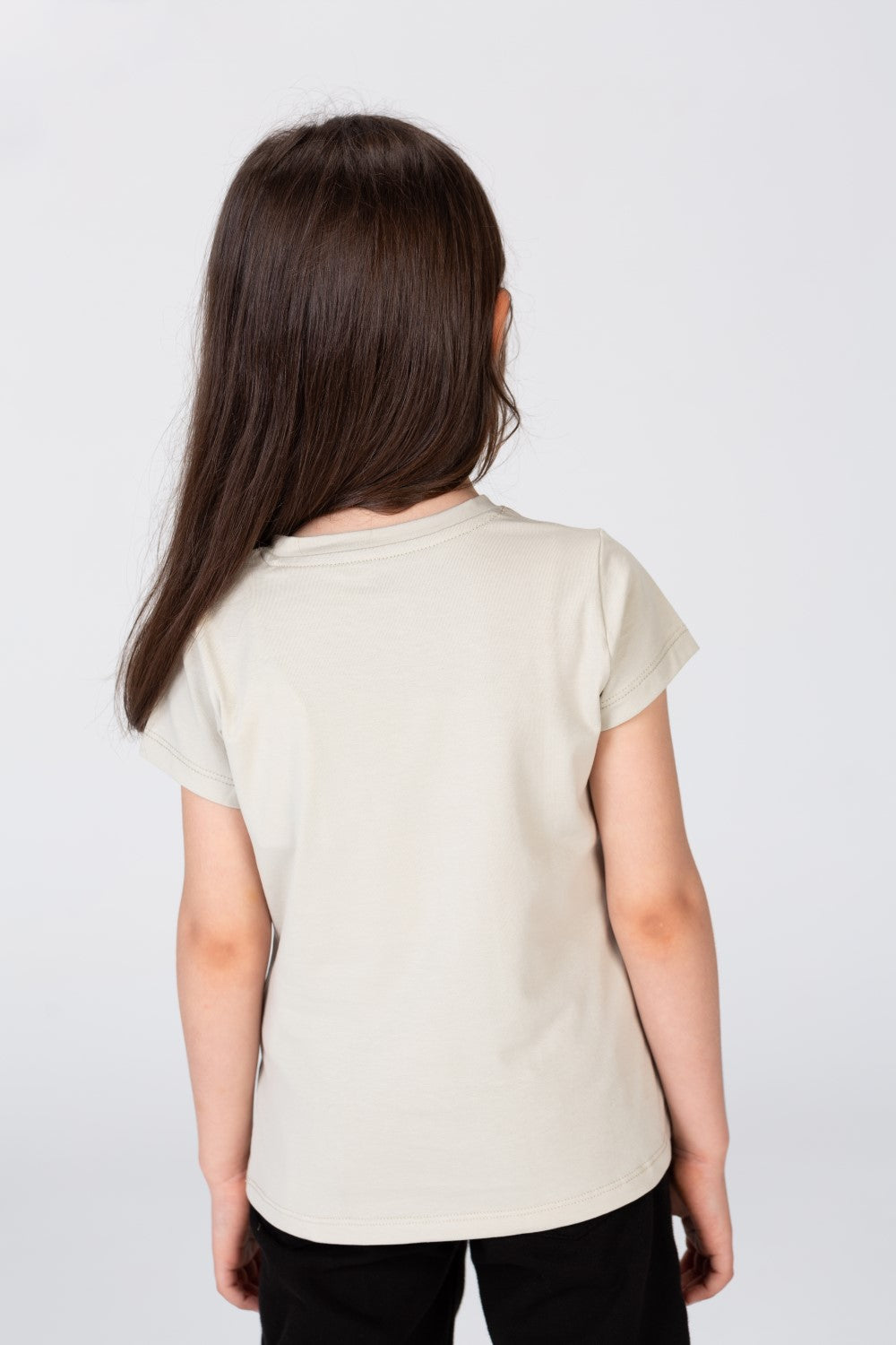 تيشيرت بنات مطبوع بنجوم مع مادة مريحة وسهلة الاستخدام