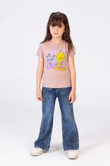 تيشيرت بنات بأكمام نصف طويلة بطبعة كرتونية مميزة ومادة مريحة