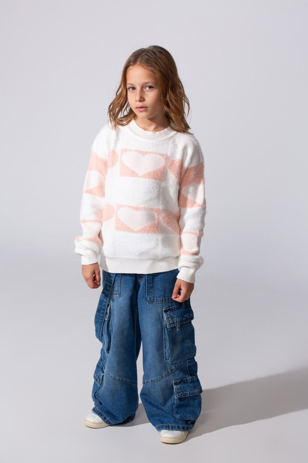 Girl's Round Neck Long Sleeves Pullover With A Heart Print In A Modern Details