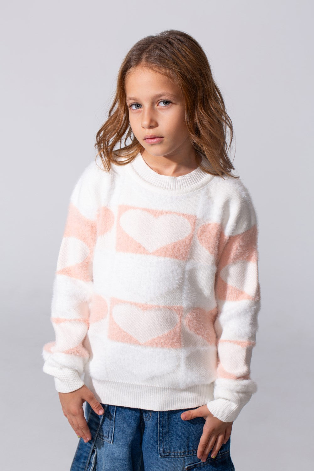 Girl's Round Neck Long Sleeves Pullover With A Heart Print In A Modern Details