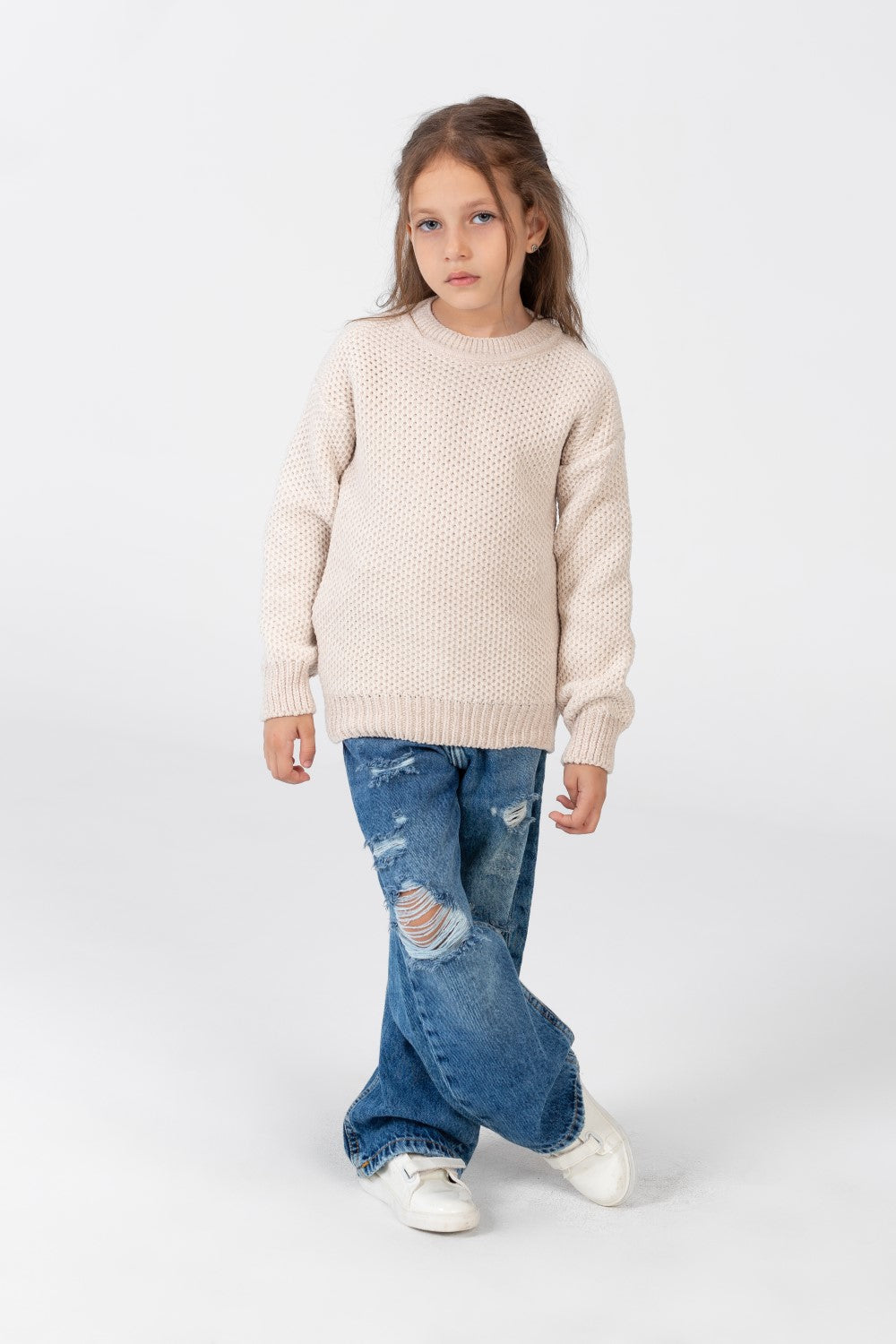 Girl's Velvet Pullover With Round Neck And Long Sleeves