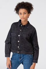 جاكيت جينز بنات واسع بقصة عصرية وجيوب أمامية