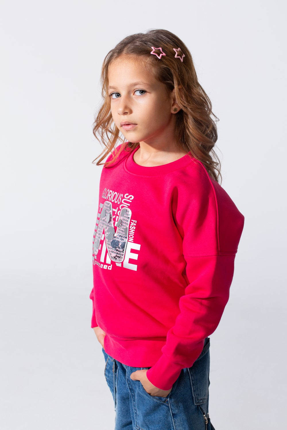 Girl's Slim Fit Sweatshirt With A Front Print And Round Neck