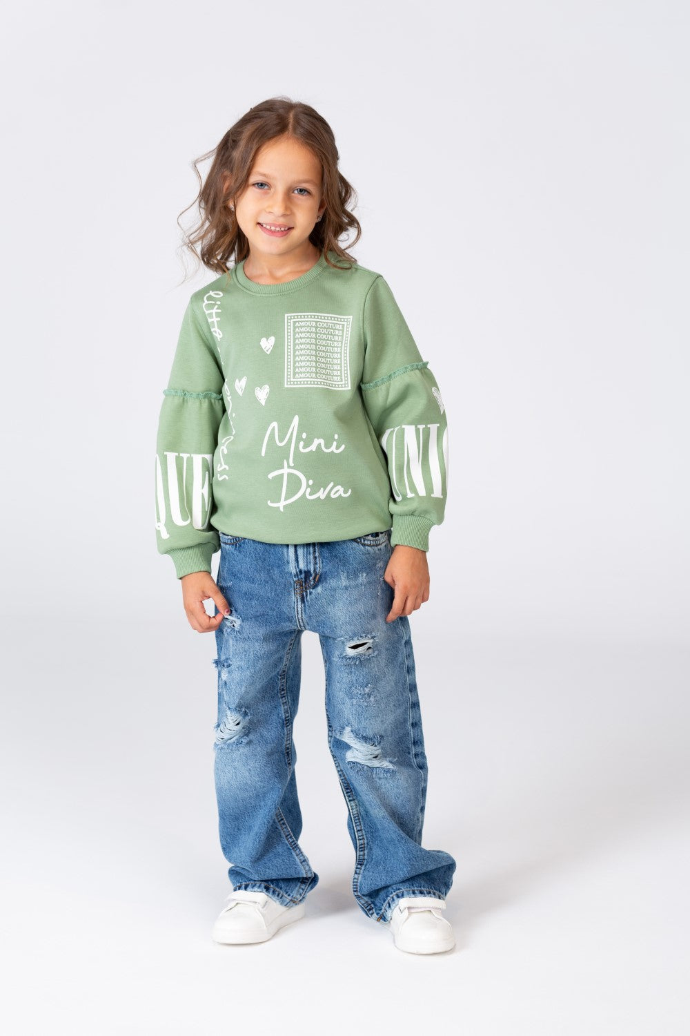 Girl's Printed Round Neck Sweatshirt With A Modern Cut In Melton Material