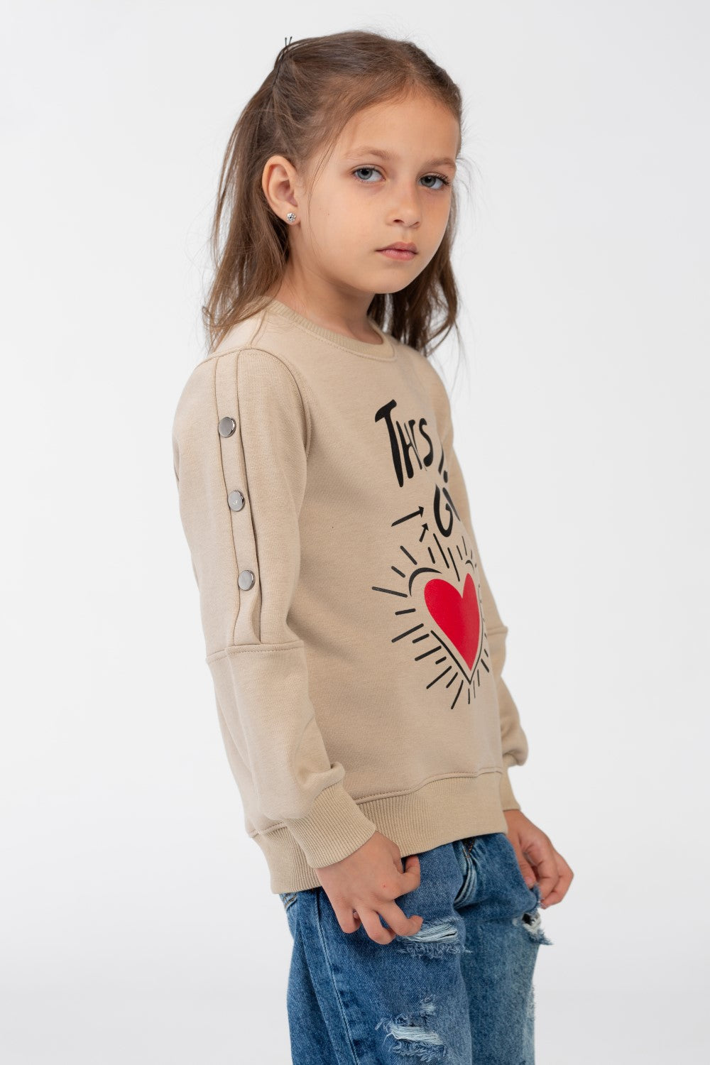 Girls' sweatshirt with a round neck and a print on the front