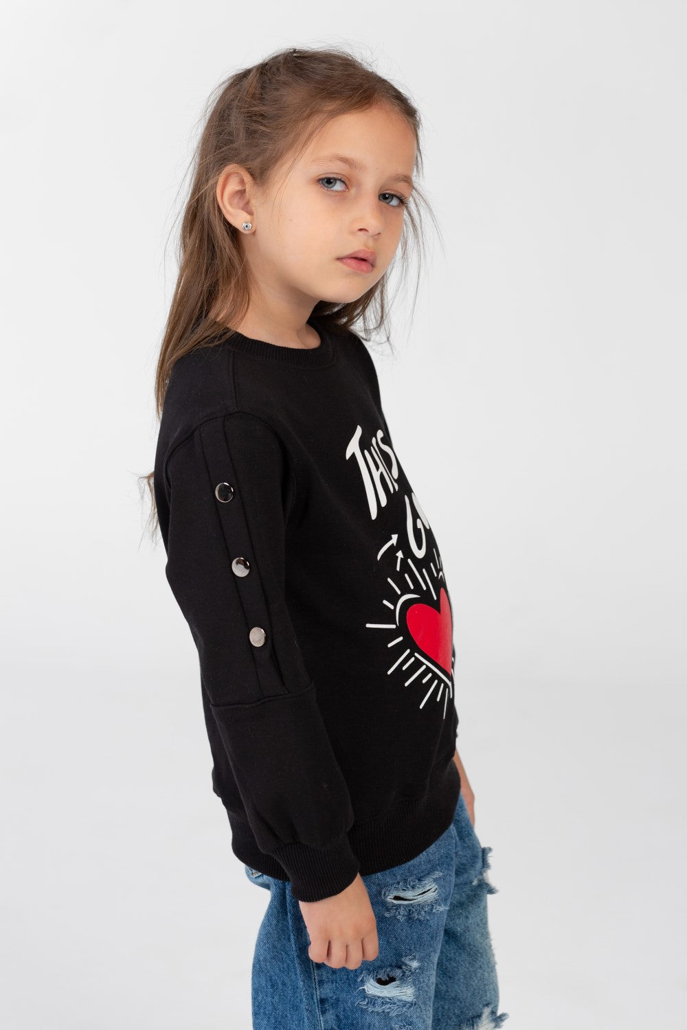 Girls' sweatshirt with a round neck and a print on the front