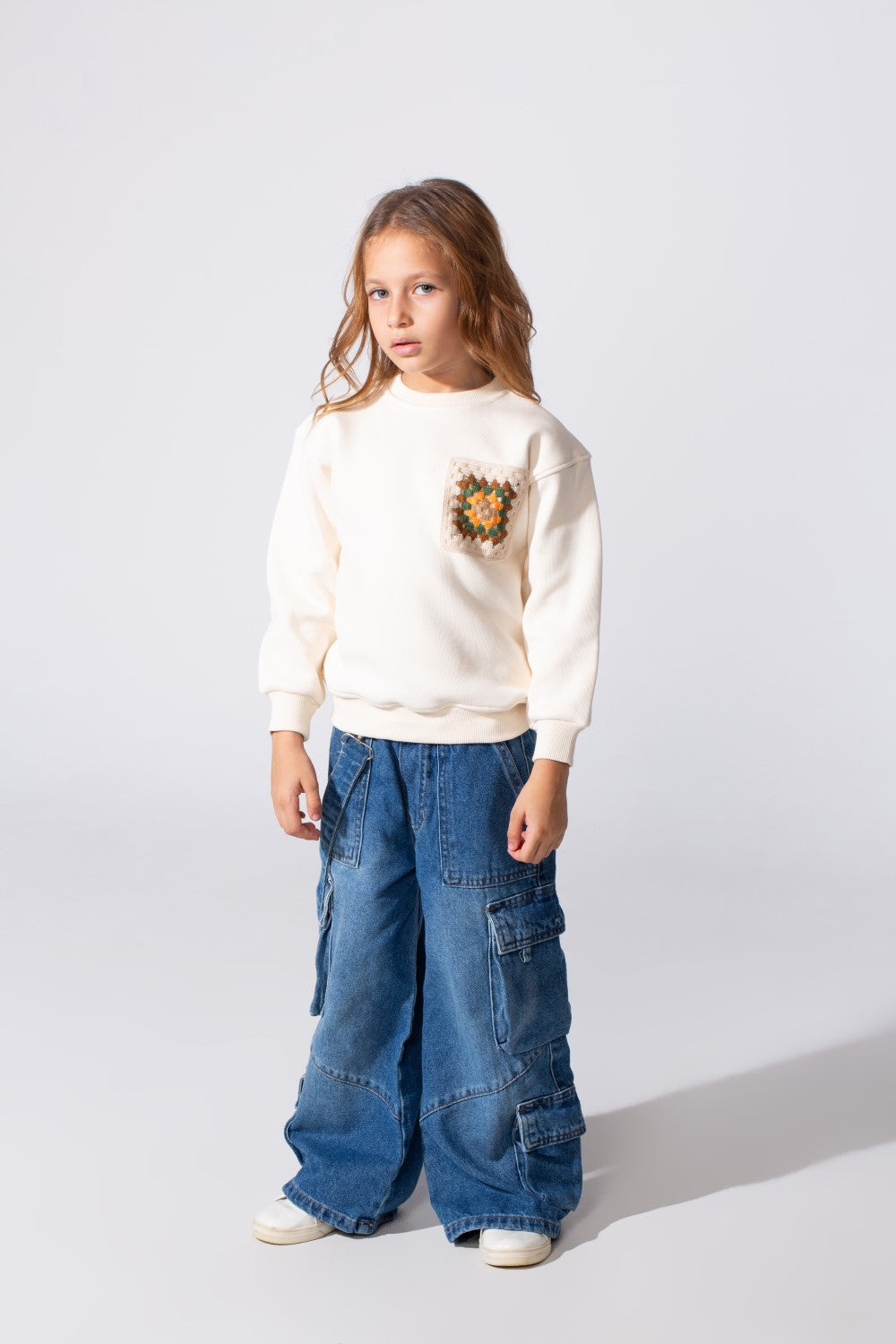 Girl's Slim Fit Sweatshirt With A Round Neck And Front Print