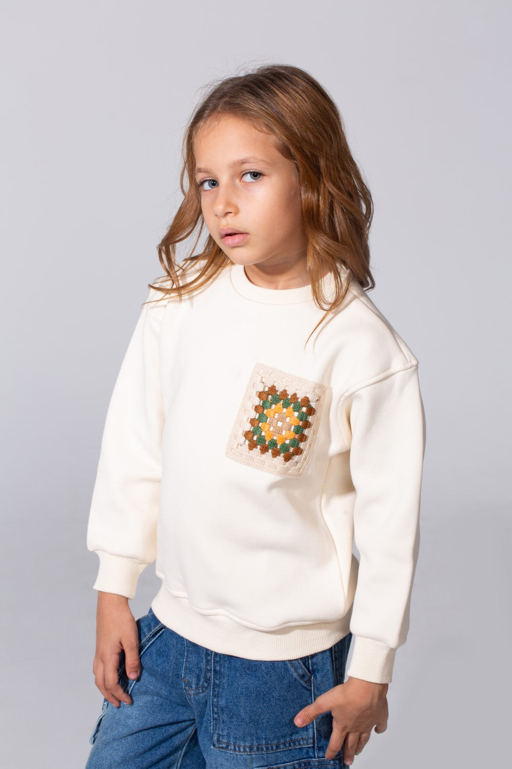 Girl's Slim Fit Sweatshirt With A Round Neck And Front Print