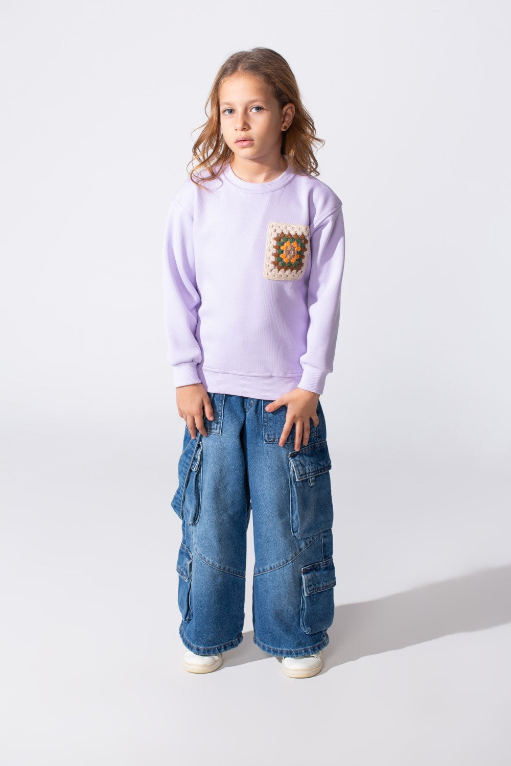 Girl's Slim Fit Sweatshirt With A Round Neck And Front Print