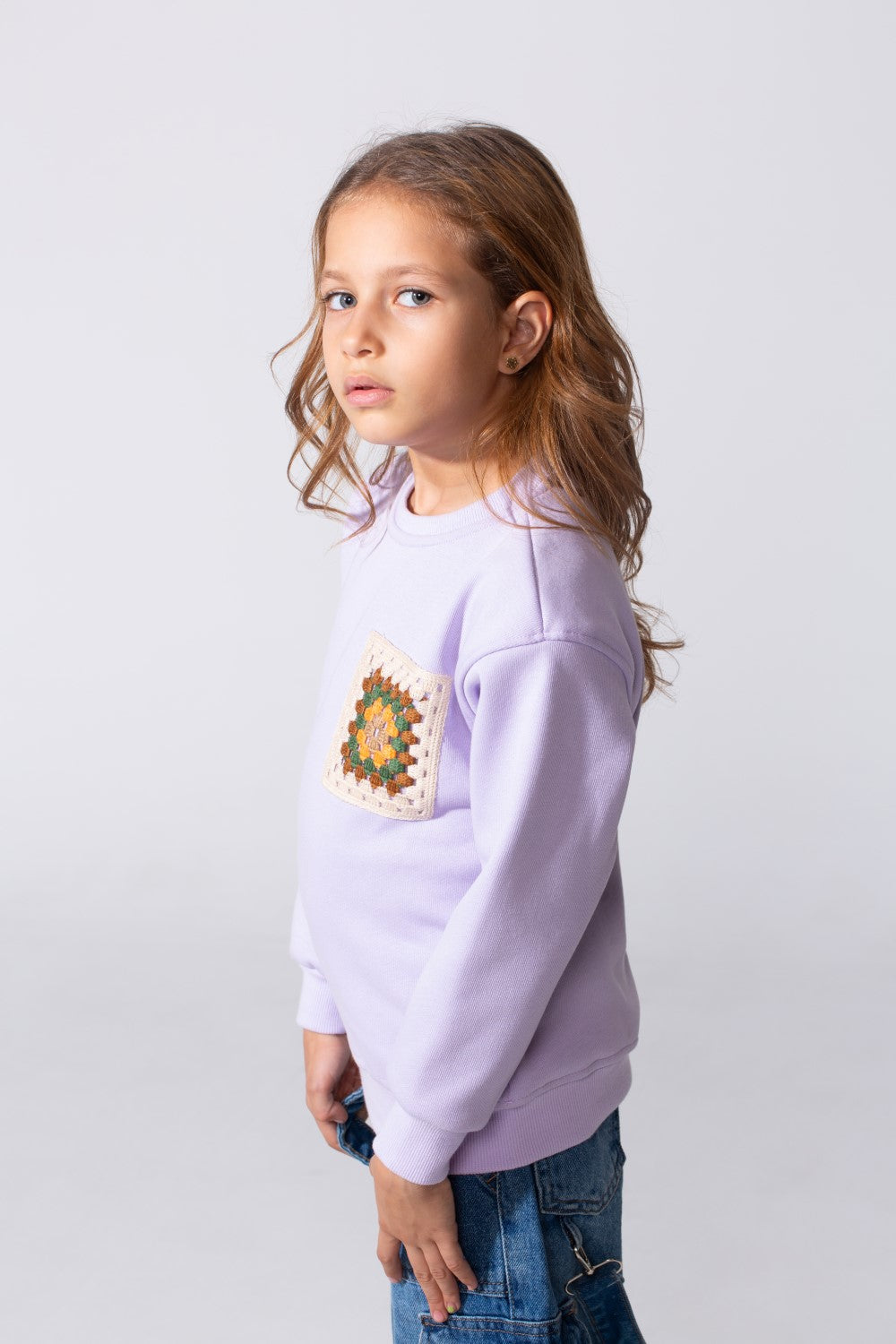 Girl's Slim Fit Sweatshirt With A Round Neck And Front Print