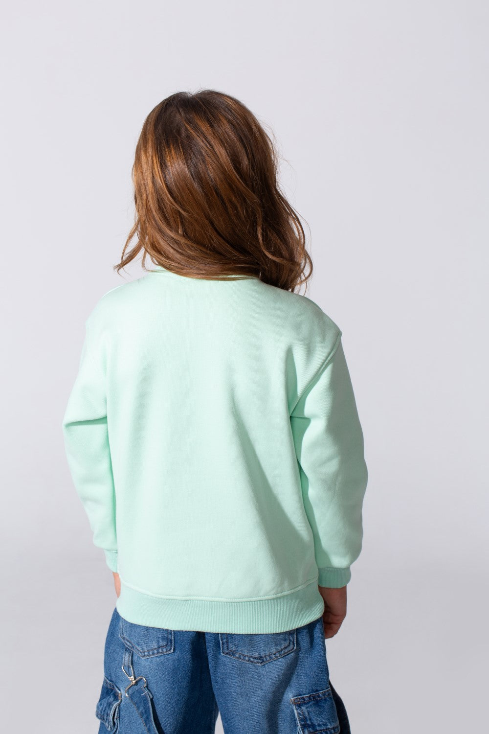 Girl's Slim Fit Sweatshirt With A Round Neck And Front Print