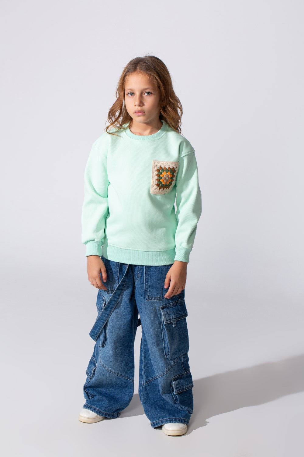 Girl's Slim Fit Sweatshirt With A Round Neck And Front Print