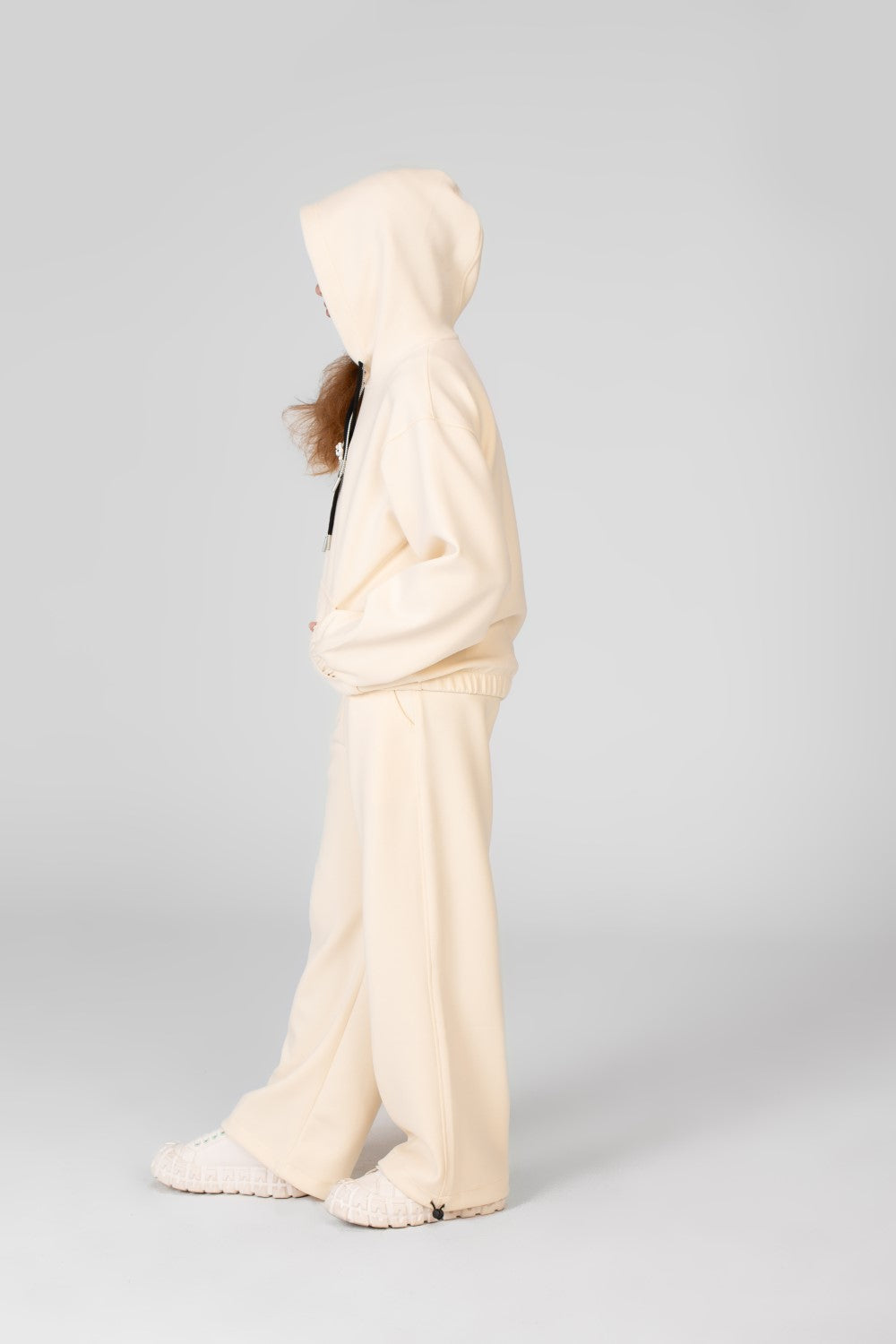 Girl's Training Suit In Practical Material And A Modern Cut