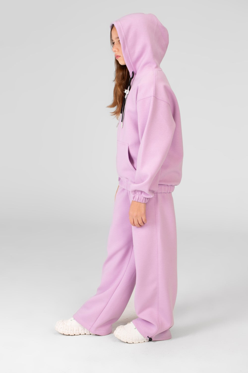 Girl's Training Suit In Practical Material And A Modern Cut