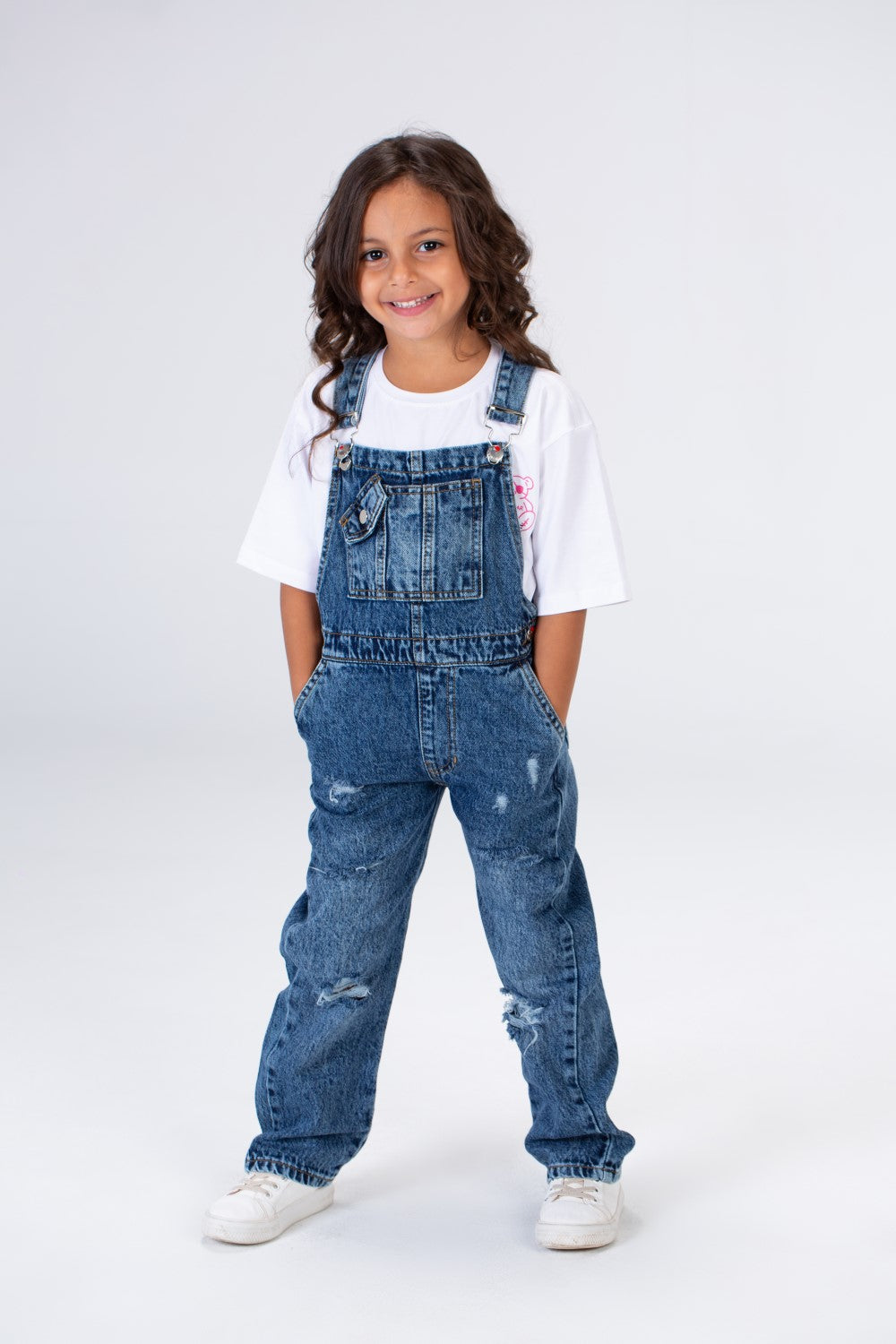 جمبسوت جينز بوي فريند بقصّة مريحة للبنات مع جيوب جانبية وخلفية وتصميم فريد