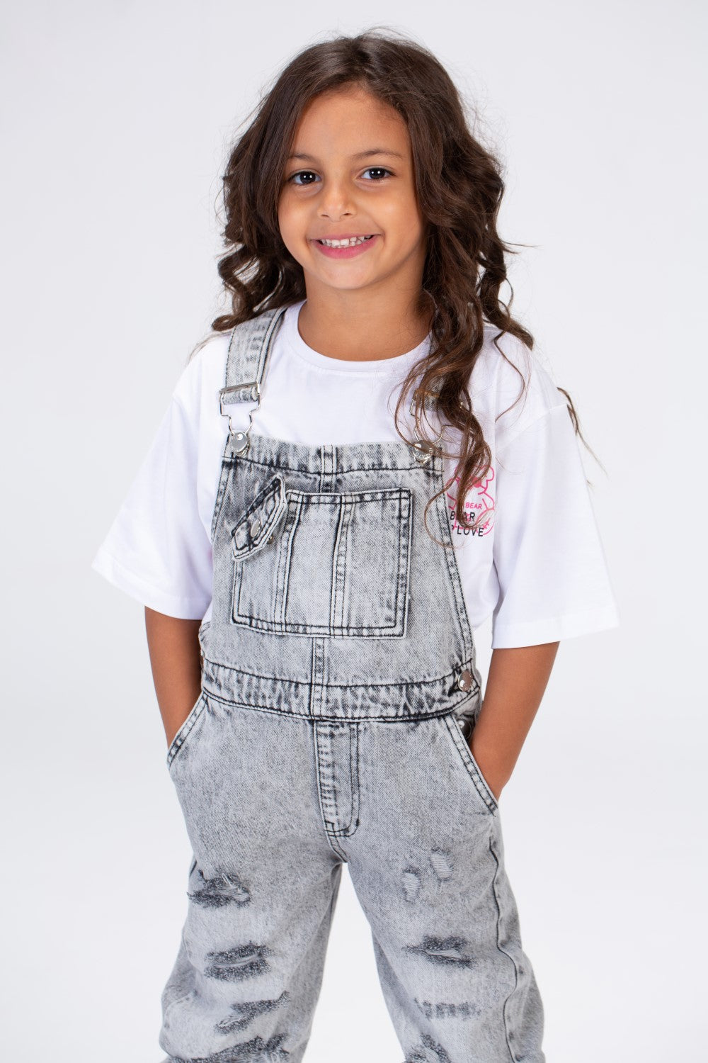 جمبسوت جينز بوي فريند بقصّة مريحة للبنات مع جيوب جانبية وخلفية وتصميم فريد