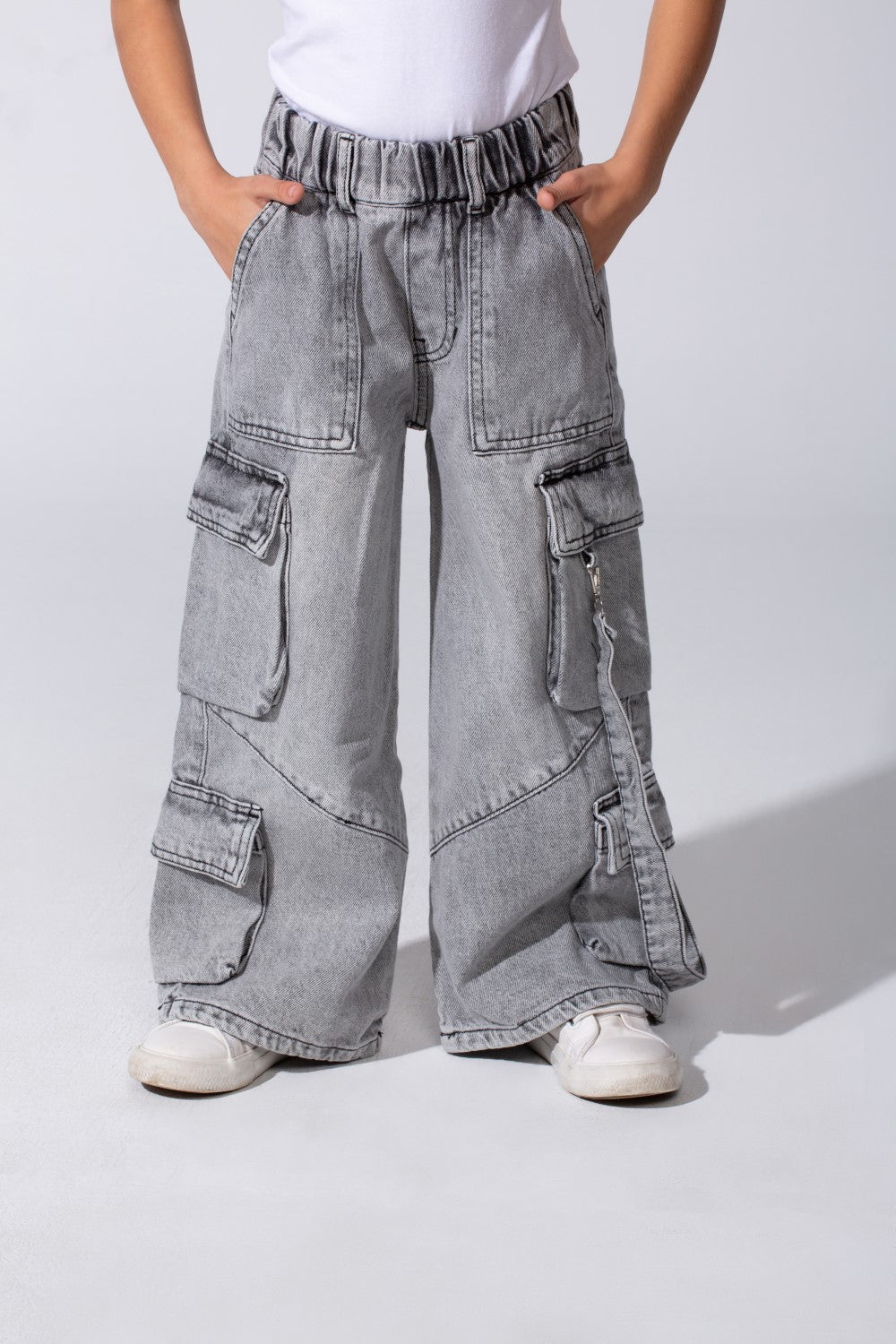 Girl's Cargo Jeans Pants With An Elastic Waistband And Modern Side Pockets