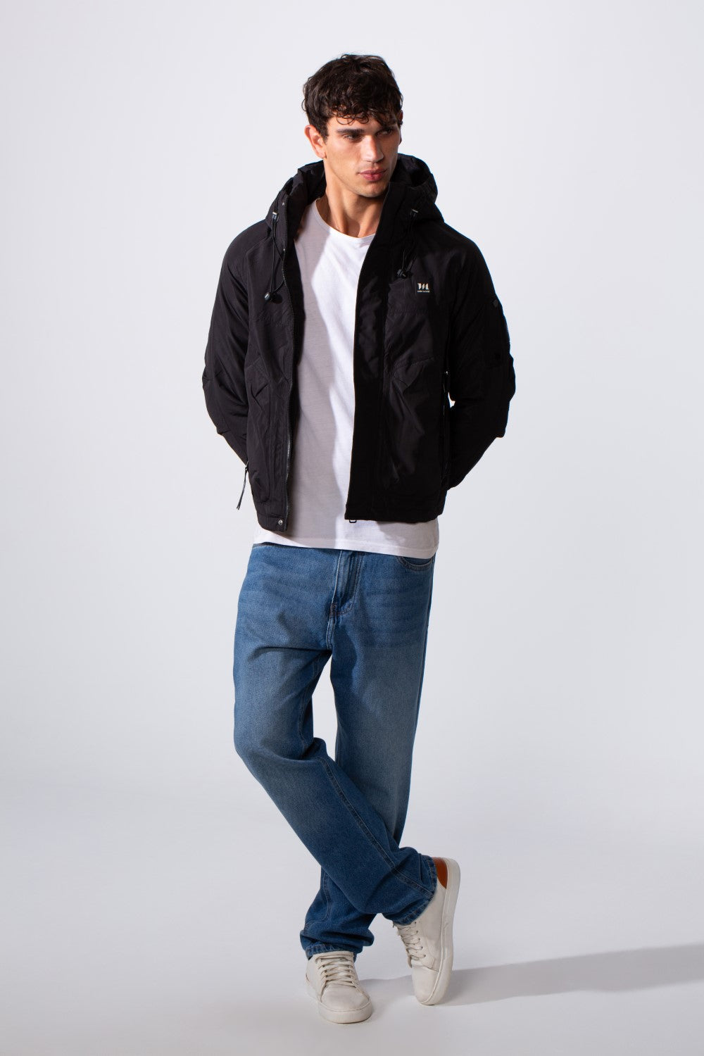 Men's Hooded Waterproof Jacket With Multiple Pockets