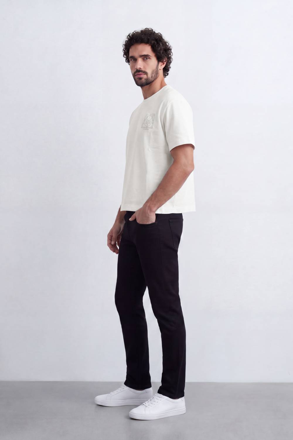 Men's Tomato Store Box Fit T-Shirt Minimal Compass Chest Graphic Clean Crew Neck