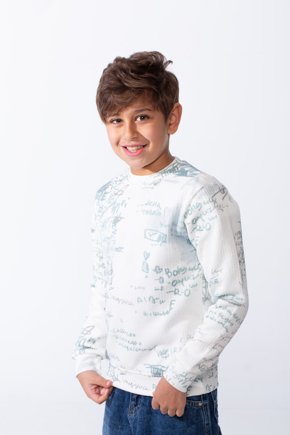 سويت شيرت بوي Slim Fit بطبعة رسم كاملة وياقة دائرية بأكمام طويلة كاجوال