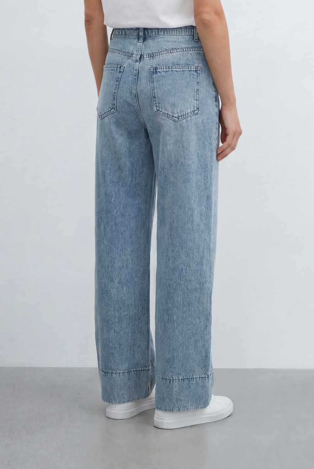 Women's Tomato Store Utility Pocket Jeans Wide Leg Denim Silhouette Front Patch Pocket Detail