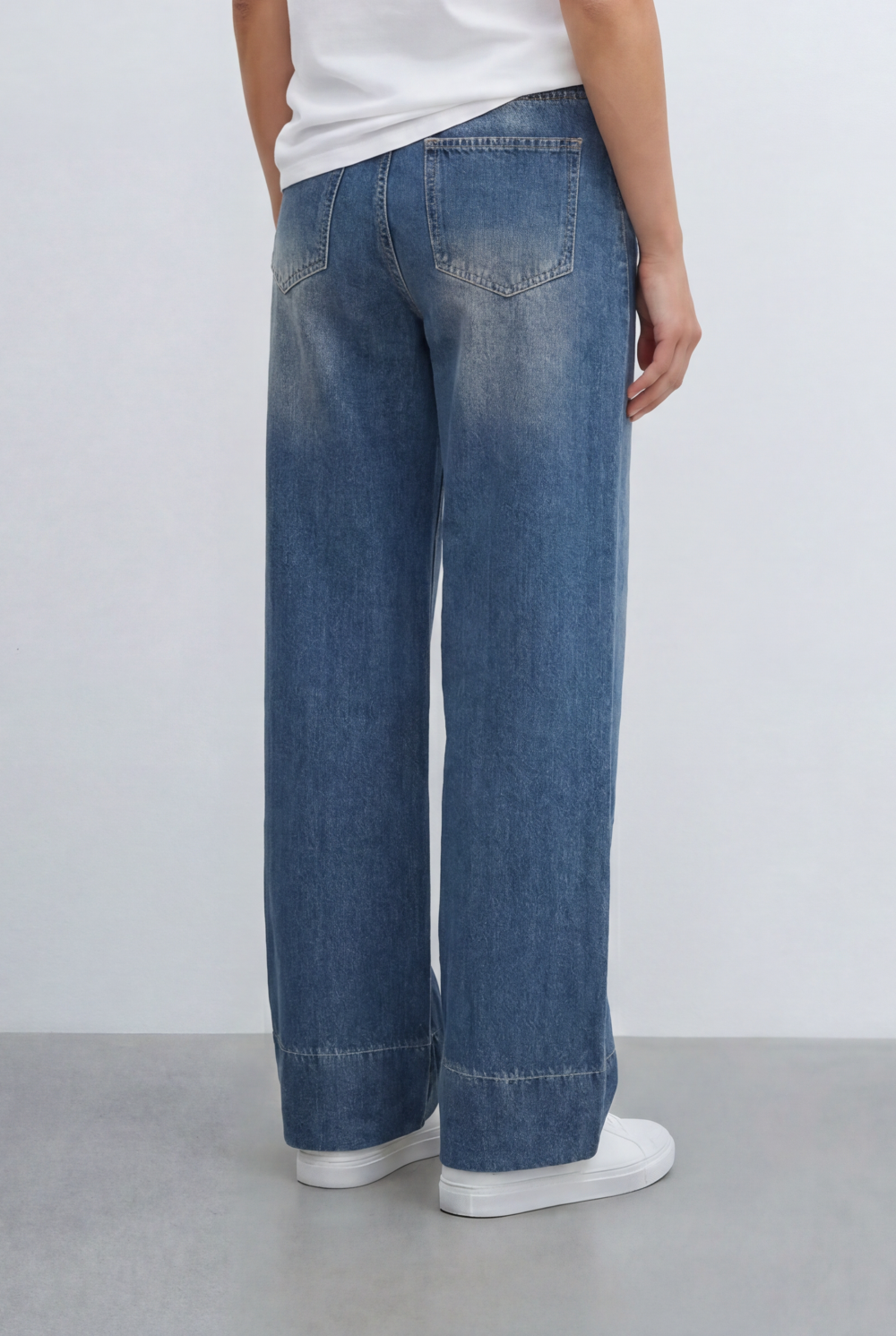 Women's Tomato Store Jeans Used Denim Silhouette Front Patch Pocket Detail