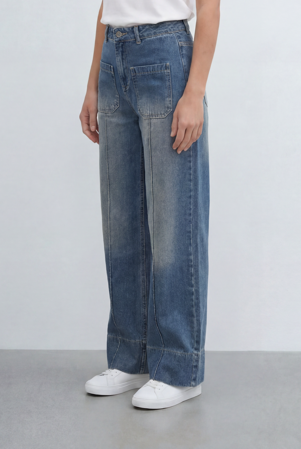 Women's Tomato Store Utility Pocket Jeans Wide Leg Denim Silhouette Front Patch Pocket Detail