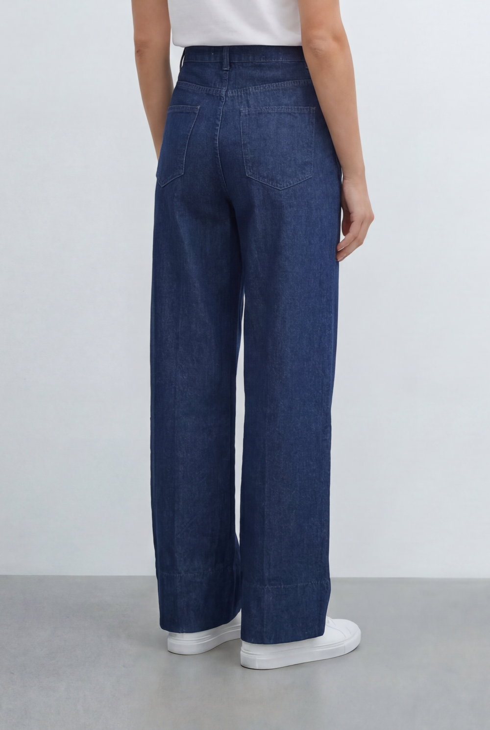 Women's Tomato Store Utility Pocket Jeans Wide Leg Denim Silhouette Front Patch Pocket Detail