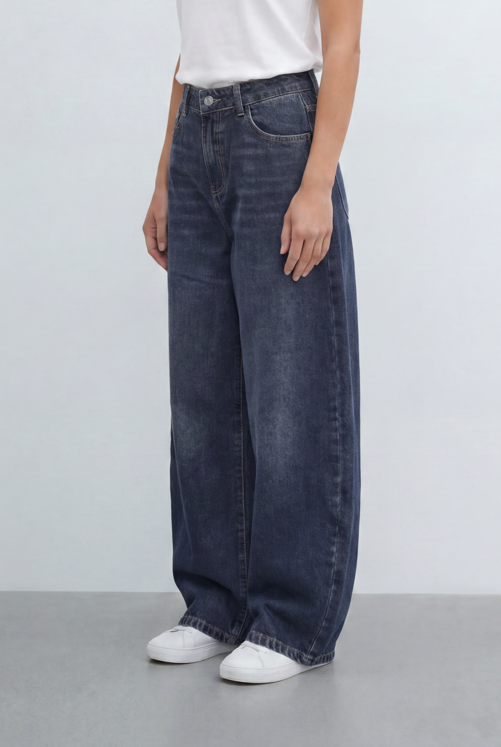 Women’s Tomato Store Wide Leg Jeans Curved Oversized Silhouette Denim Pants