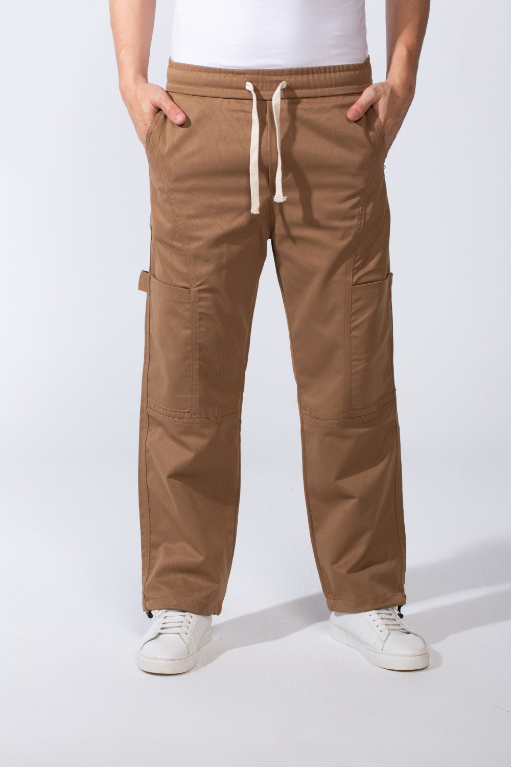 Men’s Casual Jogger-Style Elasticated Waistband Functional Side Pockets Utility-Inspired Thigh Seam Detailing Versatile Modern Look Wide leg Pants