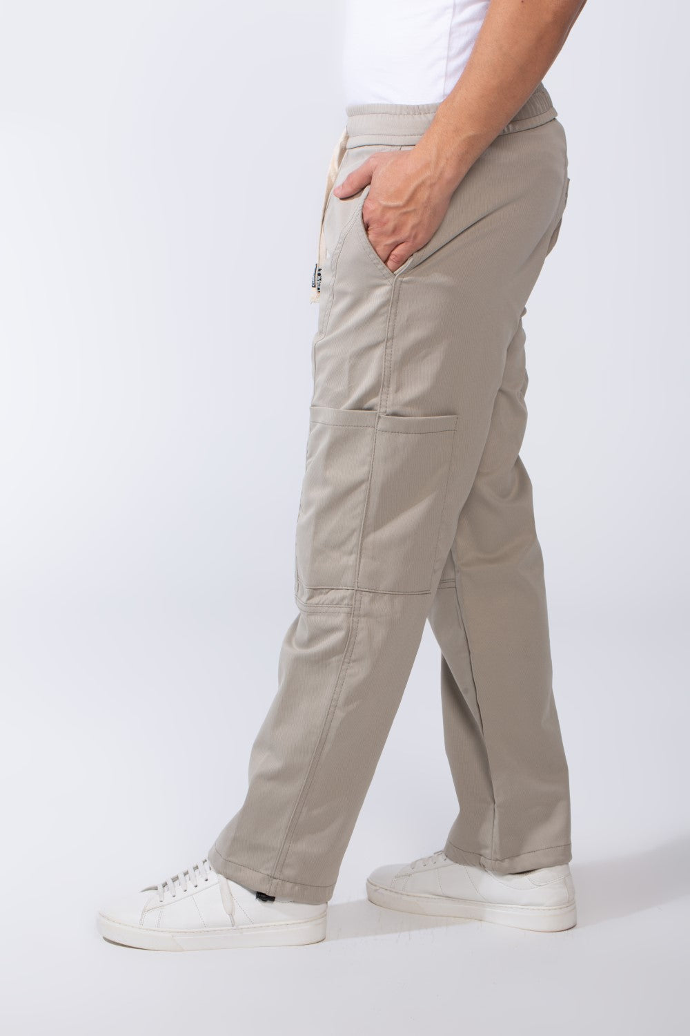 Men’s Casual Jogger-Style Elasticated Waistband Functional Side Pockets Utility-Inspired Thigh Seam Detailing Versatile Modern Look Wide leg Pants