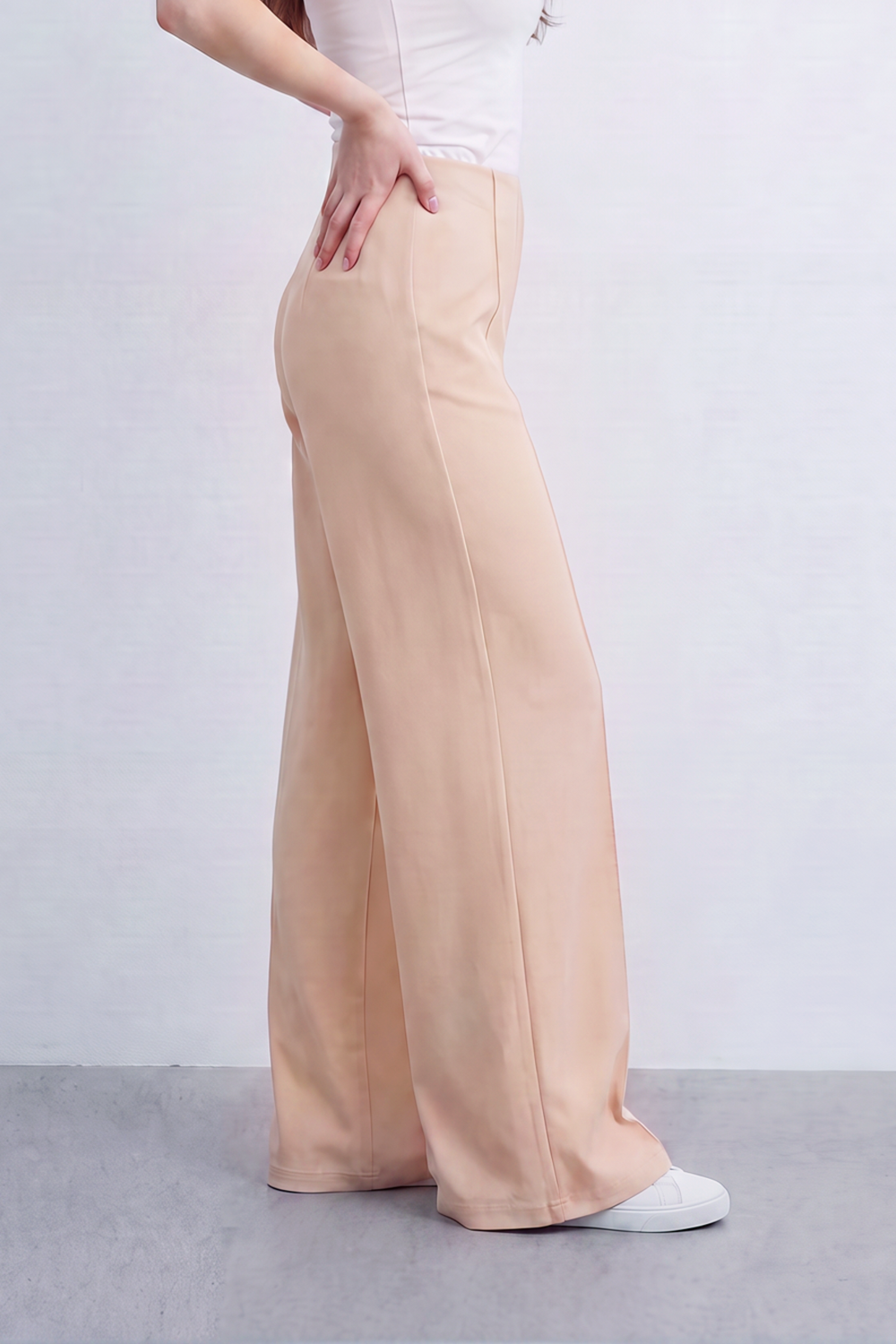 Women’s Tomato Store Seam Flow Wide Legen Pants Smooth Plain Surface Defined By Front Pintuck Lines