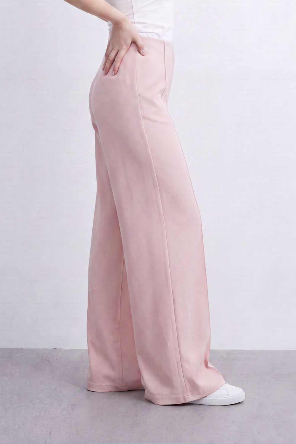 Women’s Tomato Store Seam Flow Wide Legen Pants Smooth Plain Surface Defined By Front Pintuck Lines
