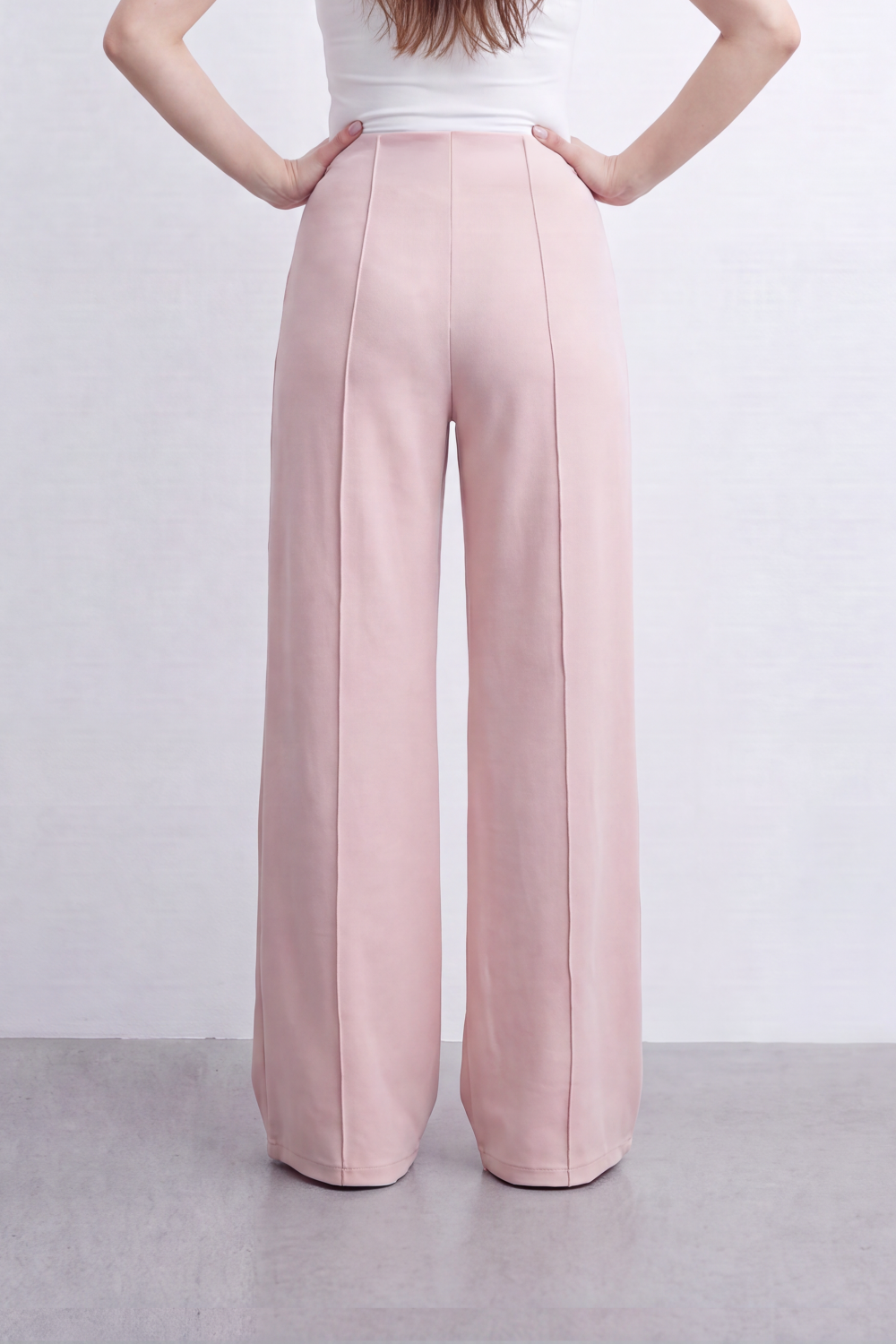 Women’s Tomato Store Seam Flow Wide Legen Pants Smooth Plain Surface Defined By Front Pintuck Lines