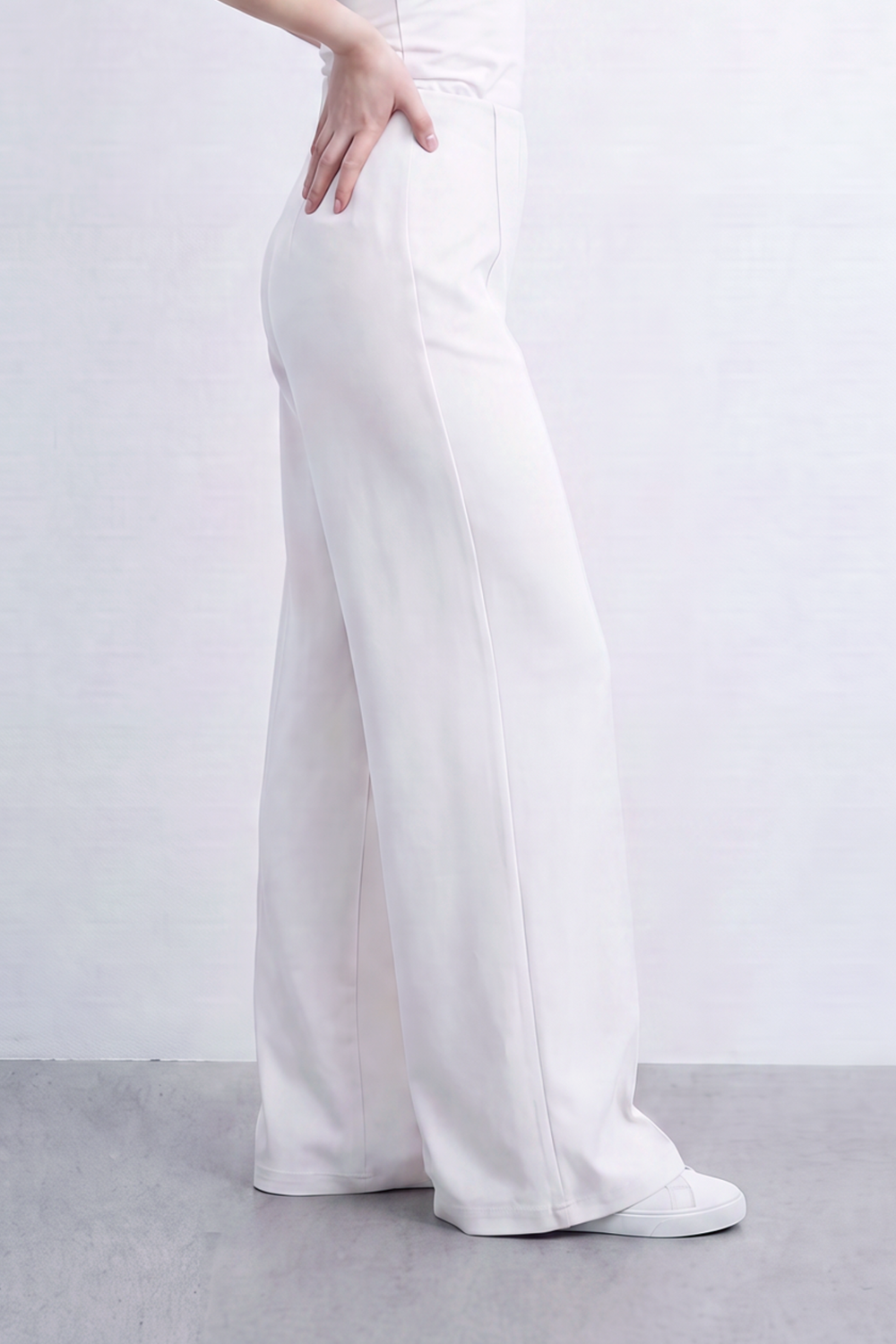Women’s Tomato Store Seam Flow Wide Legen Pants Smooth Plain Surface Defined By Front Pintuck Lines