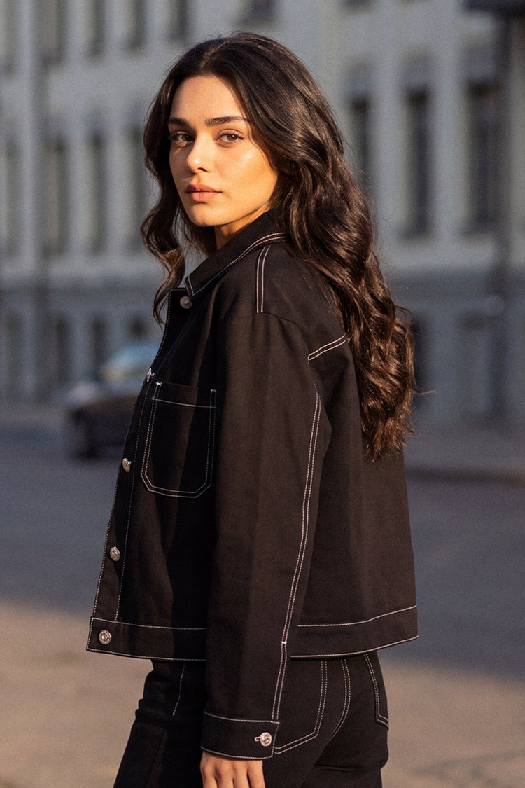 <p></p><p>DETAILS THAT SET THE LOOK APART</p><p></p>