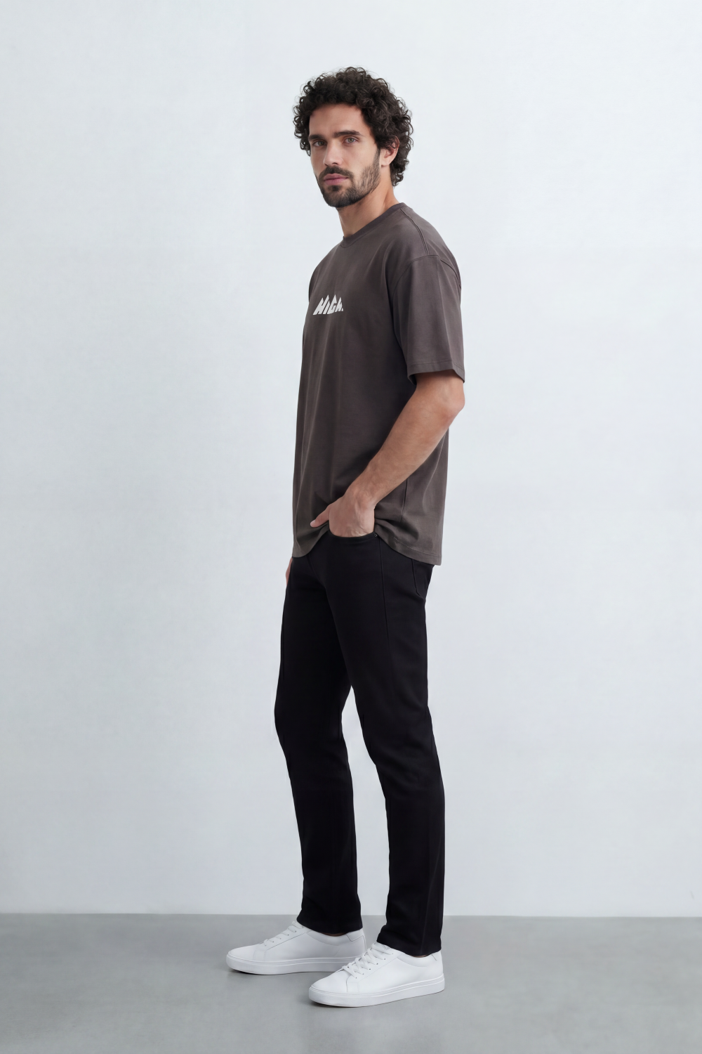 Men’s Tomato Store Summit Logo Oversize T-Shirt Made From Jersey Fabric With Clean Solid Surface Center Chest Mountain Artwork Print