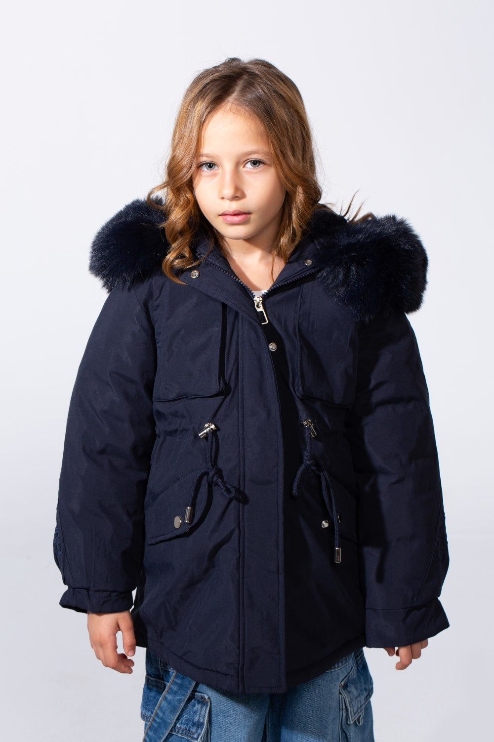 جاكيت بناتي مقاوم للماء بسحاب مع جيبين جانبيين وغطاء رأس فرو وطبقة عازلة حرارية