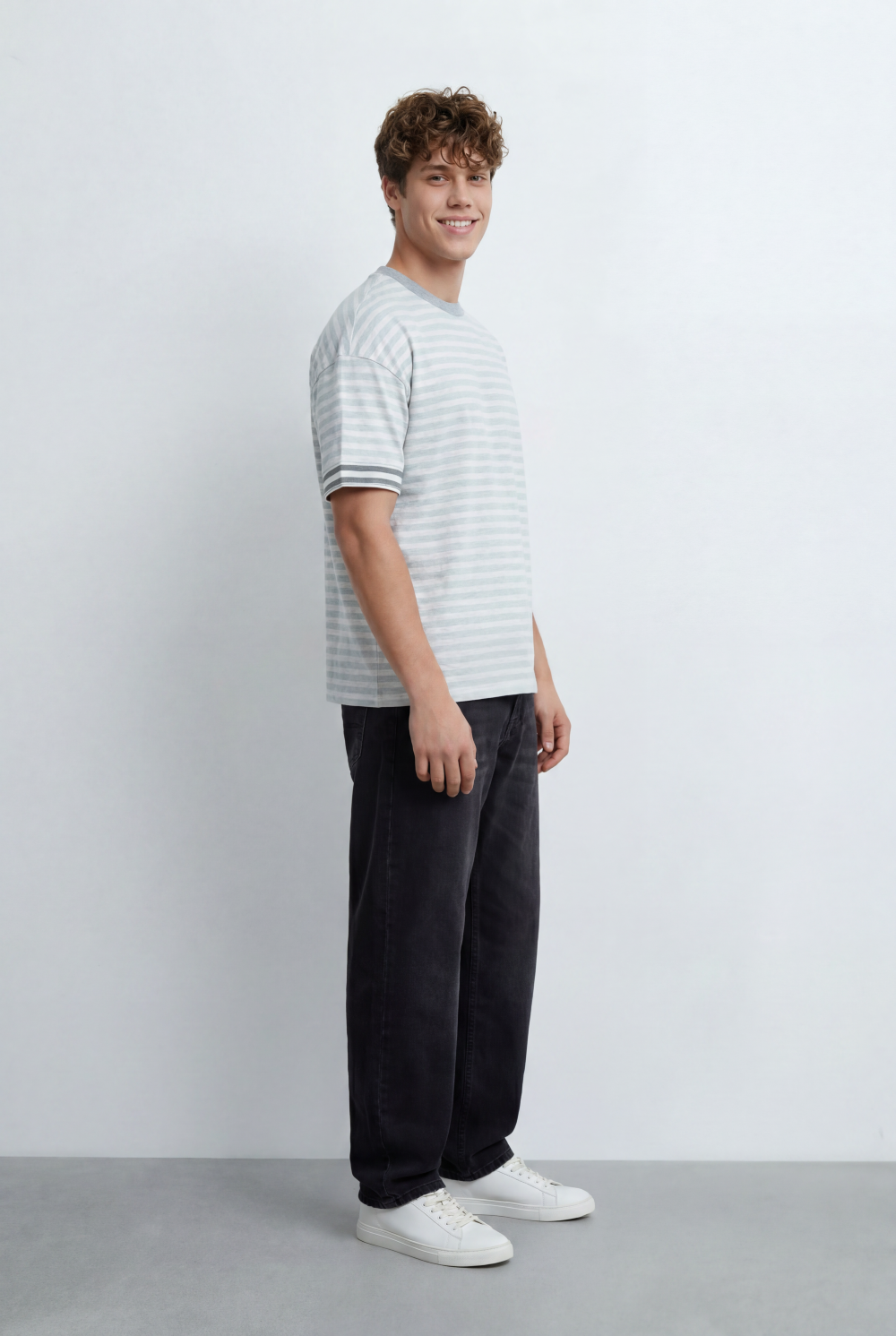 Men’s Tomato Store Basic T-Shirt With Contrast Sleeve Stripes
