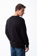سويت شيرت مريح للرجال بأكمام طويلة وياقة دائرية ونص أمامي جريء وقصة Slim Fit