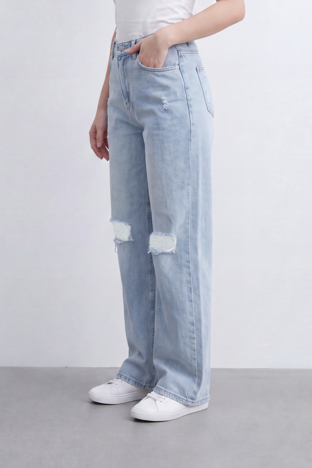 Women's Tomato Store Light-Wash Denim Pants Distressed Knee Detail High-Rise Waist Relaxed