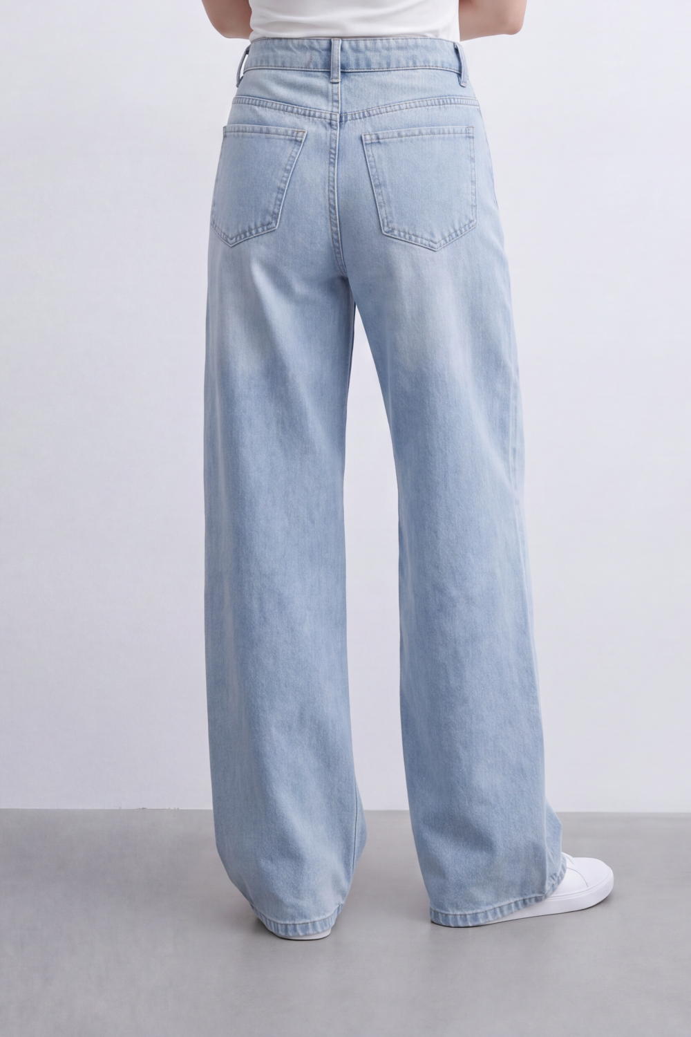 Women's Tomato Store Light-Wash Denim Pants Distressed Knee Detail High-Rise Waist Relaxed
