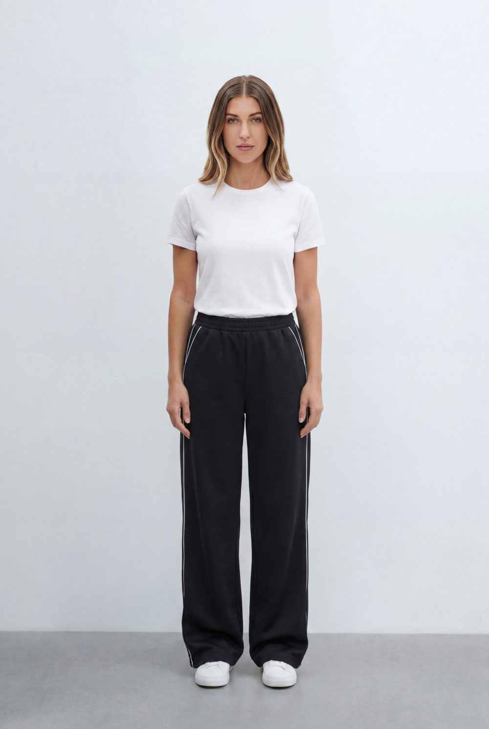 Women’s Tomato Store Brings Sporty Edge Contrast Piping Details Sweatpants